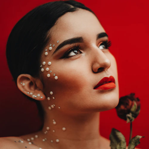 woman photoshooted who has artistic make-up
